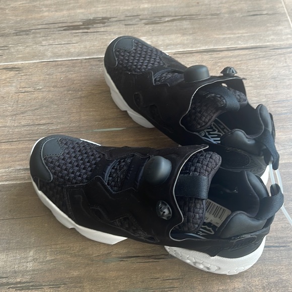 Women Woven Reebok Fury insta pump - Picture 8 of 14